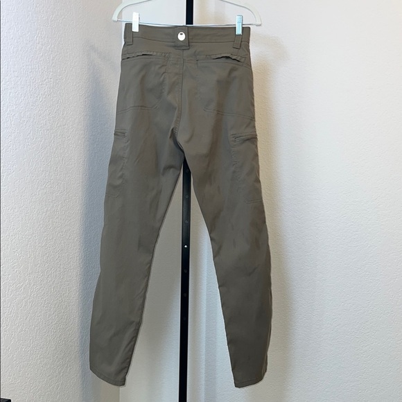 Wrangler Gray Cargo Pants with Classic Design - Picture 2 of 9